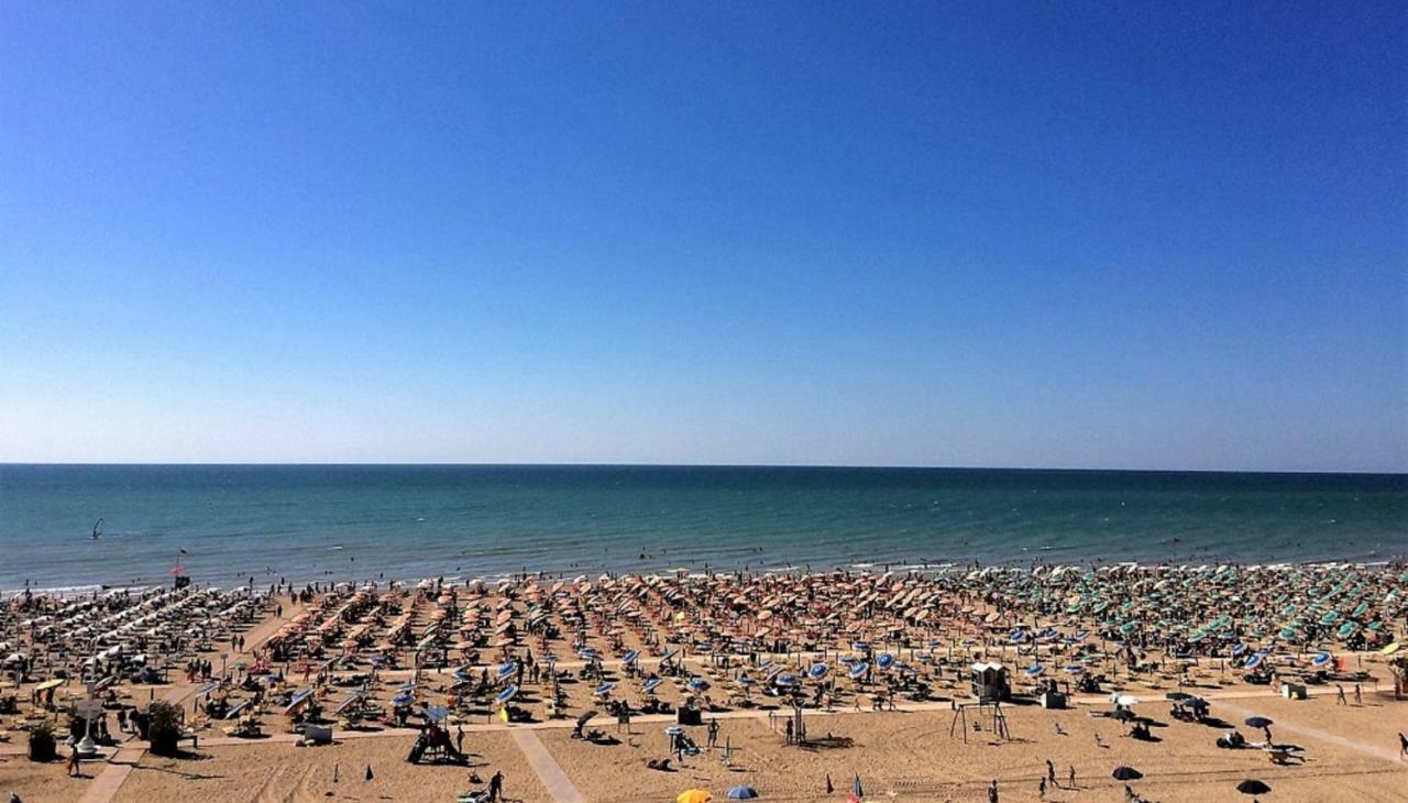 Isola Clara - Appartamenti Bibione Exteriör bild