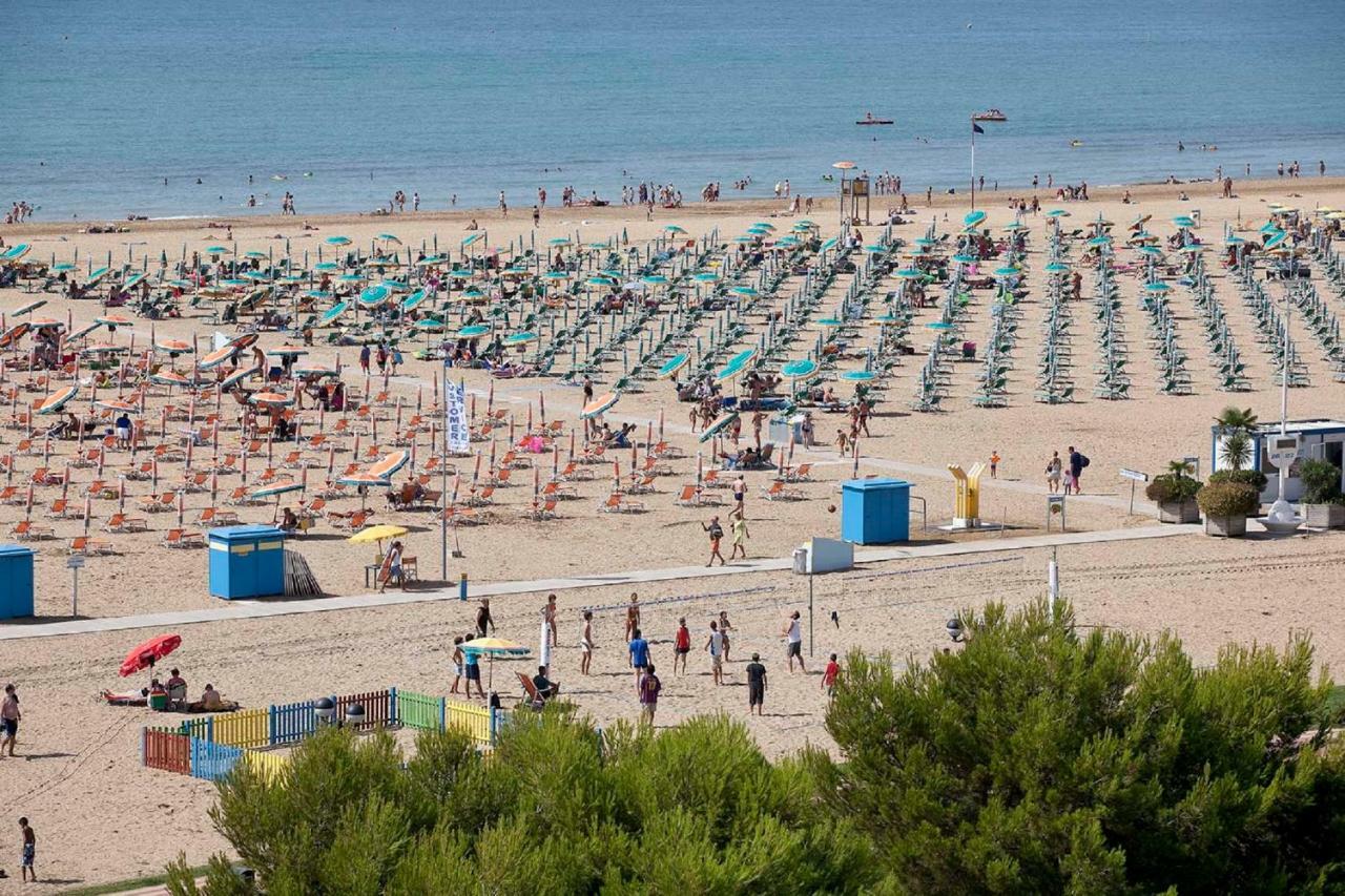 Isola Clara - Appartamenti Bibione Exteriör bild